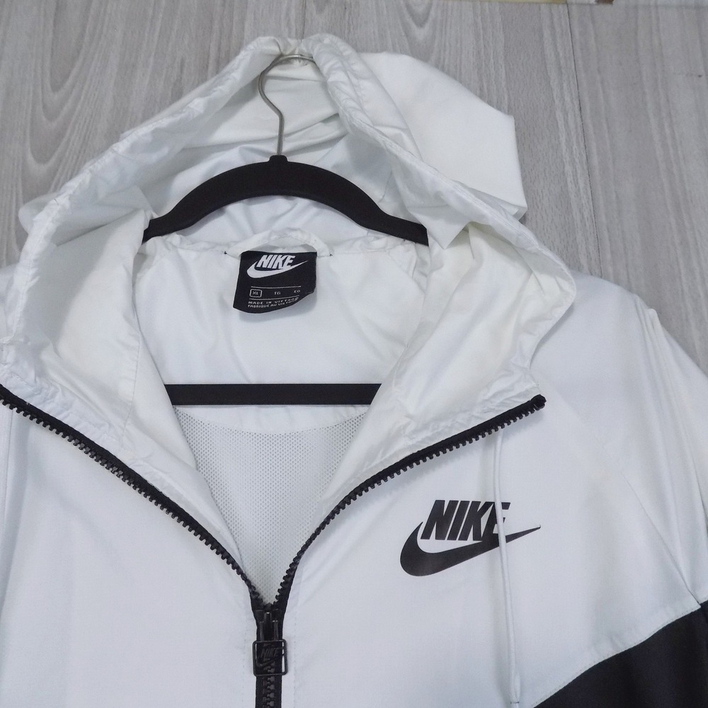 Nike Windrunner Windbreaker Womens XL Black White CN6910-011 Athletic Gym EUC